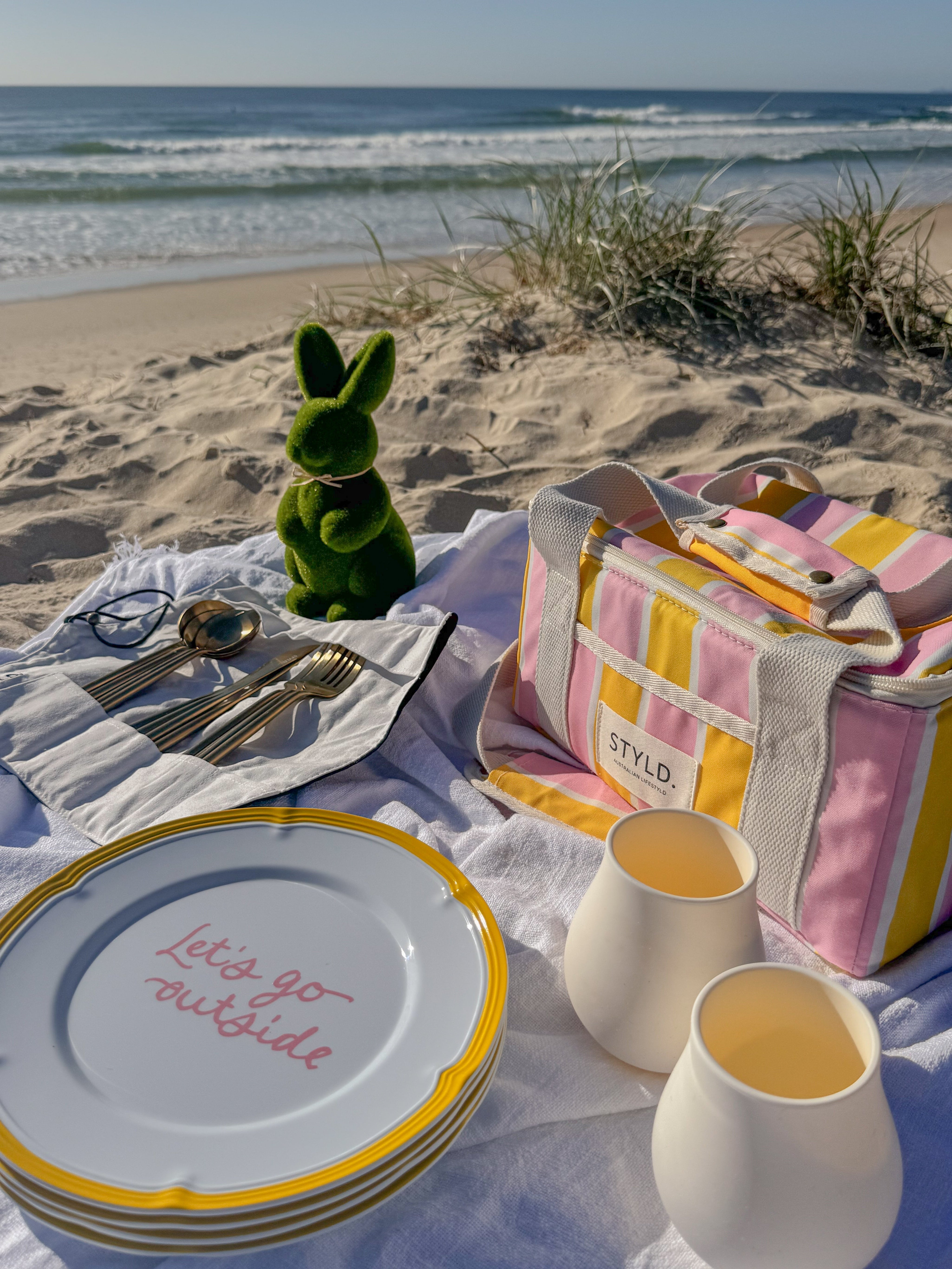 How to Style the Perfect Alfresco Table (Without the Plastic)