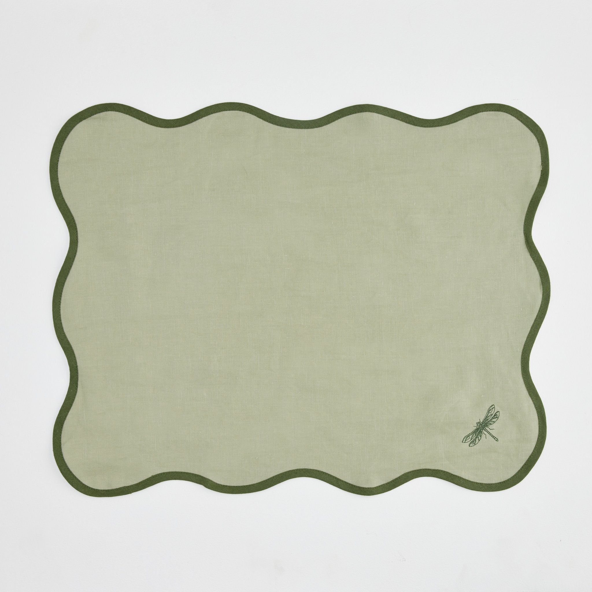 Dragonfly Scalloped-edge Placemat and Napkin Set with Acrylic Ring  | Set the Table for 4